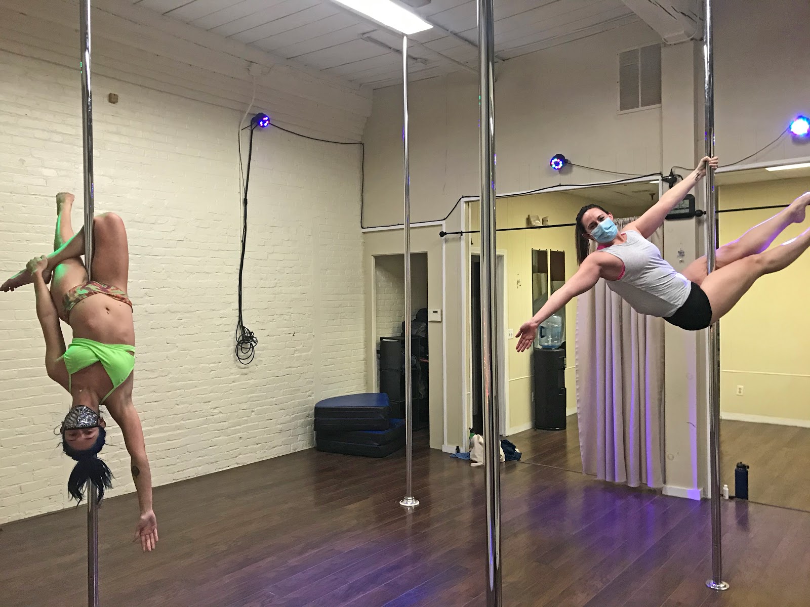 Pole in the Wall — Springfield