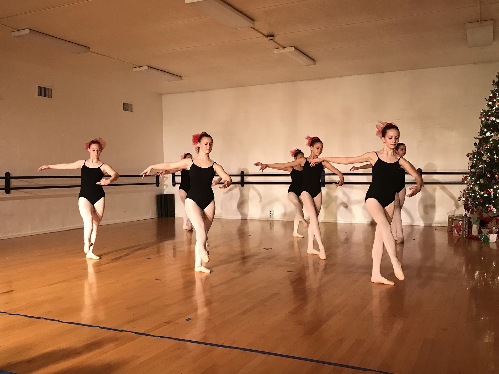 DANCERS STUDIO — Knoxville