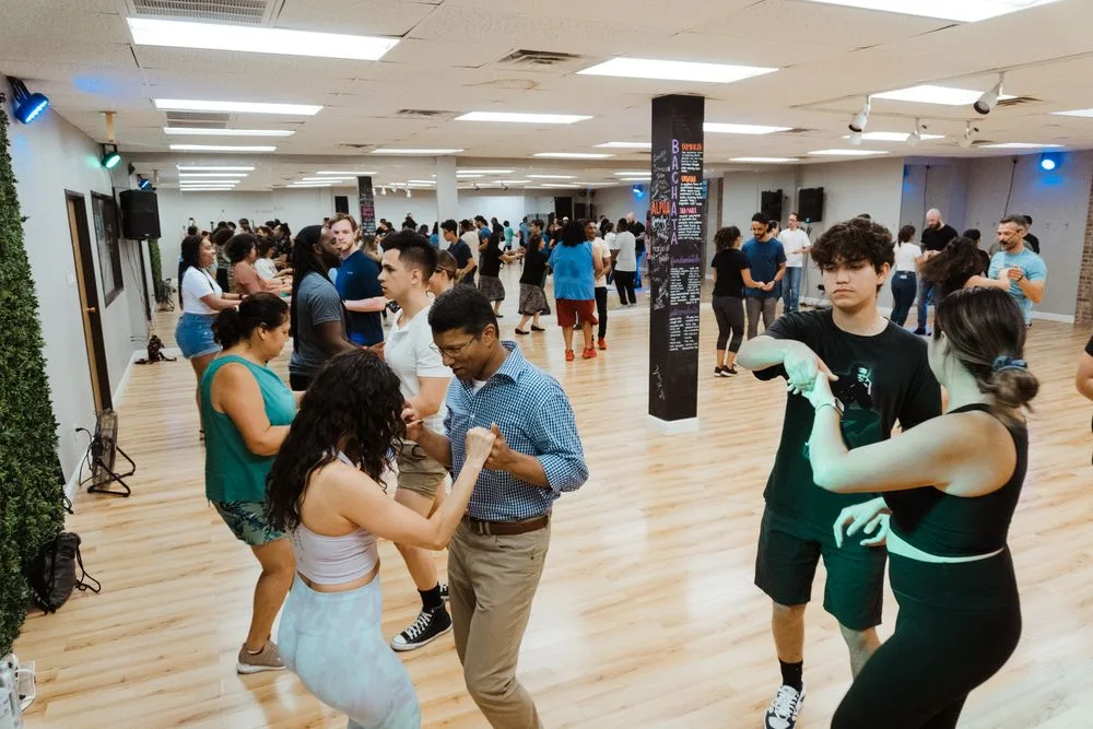 Salsabysal Dance Studio Of Salsa, Bachata & Cumbia — photo 8