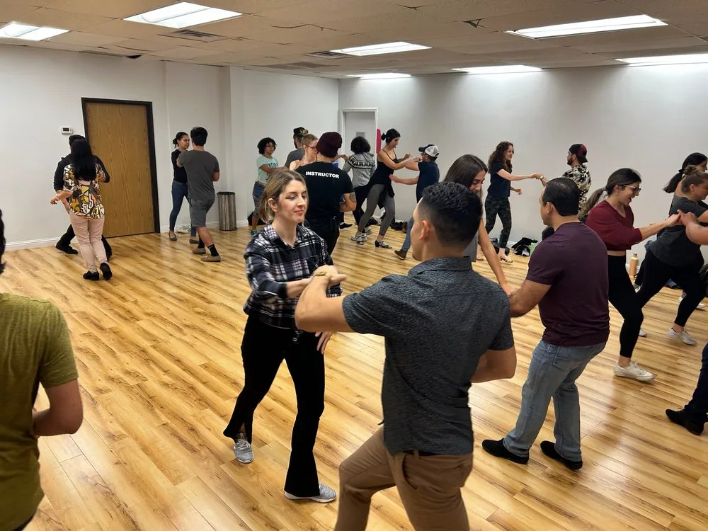 Salsabysal Dance Studio Of Salsa, Bachata & Cumbia — photo 11